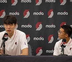 首秀紧张吗？杨瀚森：我倒是不紧张 感觉Chris比我紧张多了